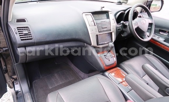 Gura Yakoze Toyota Harrier Black Imodoka i Kampala mu Uganda Gura Yakoze Toyota Harrier Black Imodoka i Kampala mu Uganda