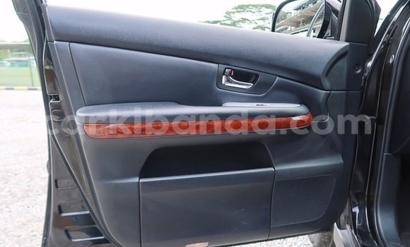 Gura Yakoze Toyota Harrier Black Imodoka i Kampala mu Uganda Gura Yakoze Toyota Harrier Black Imodoka i Kampala mu Uganda