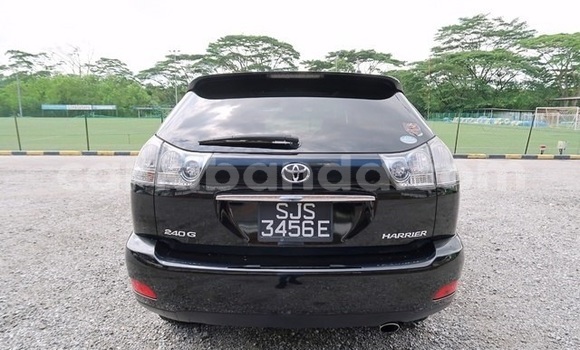Gura Yakoze Toyota Harrier Black Imodoka i Kampala mu Uganda Gura Yakoze Toyota Harrier Black Imodoka i Kampala mu Uganda