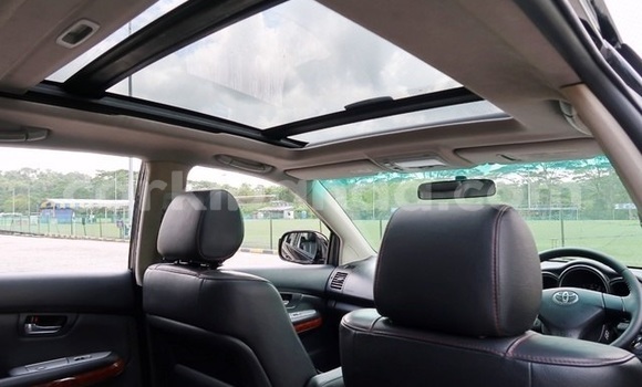 Gura Yakoze Toyota Harrier Black Imodoka i Kampala mu Uganda Gura Yakoze Toyota Harrier Black Imodoka i Kampala mu Uganda