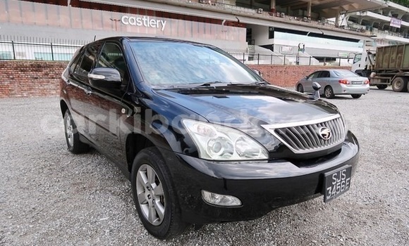 Gura Yakoze Toyota Harrier Black Imodoka i Kampala mu Uganda Gura Yakoze Toyota Harrier Black Imodoka i Kampala mu Uganda