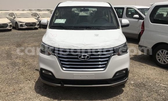 Buy Import Hyundai Chorus White Truck in Import - Dubai in Uganda
