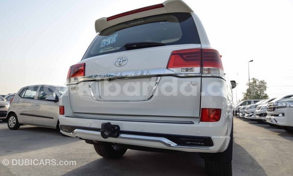 Nunua Imported Toyota Land Cruiser Nyeupe Gari ndani ya Import - Dubai nchini Uganda Nunua Imported Toyota Land Cruiser Nyeupe Gari ndani ya Import - Dubai nchini Uganda