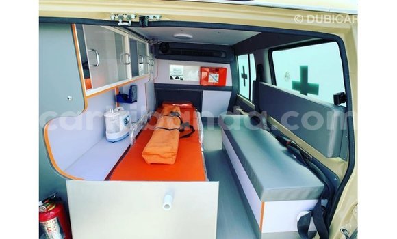 Acheter Import Voiture Toyota Land Cruiser Blanc à Import - Dubai, Ouganda Acheter Import Voiture Toyota Land Cruiser Blanc à Import - Dubai, Ouganda