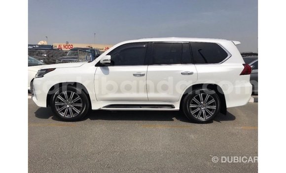 Acheter Import Voiture Lexus LX Blanc à Import - Dubai, Ouganda Acheter Import Voiture Lexus LX Blanc à Import - Dubai, Ouganda