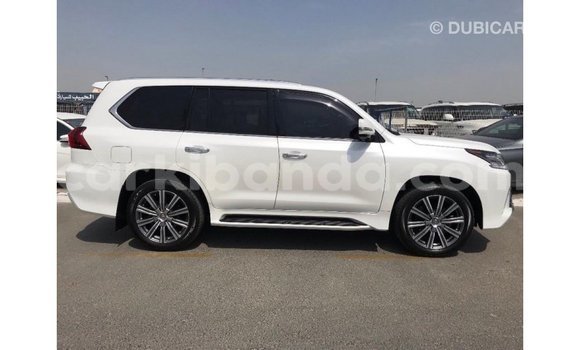 Acheter Import Voiture Lexus LX Blanc à Import - Dubai, Ouganda Acheter Import Voiture Lexus LX Blanc à Import - Dubai, Ouganda