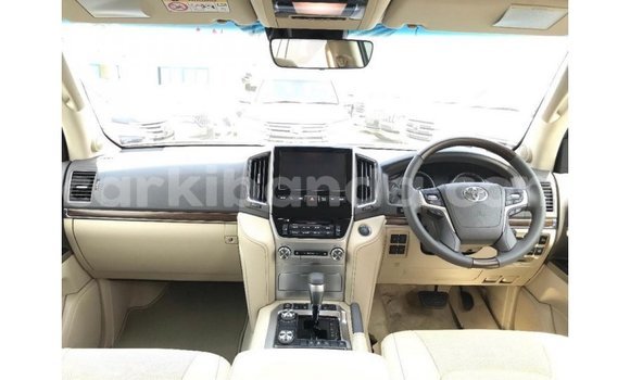 Gura Imported Toyota Land Cruiser Black Imodoka i Import - Dubai mu Uganda Gura Imported Toyota Land Cruiser Black Imodoka i Import - Dubai mu Uganda