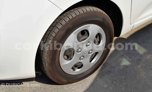 Nunua Imported Kia Picanto Nyeupe Gari ndani ya Import - Dubai nchini Uganda Nunua Imported Kia Picanto Nyeupe Gari ndani ya Import - Dubai nchini Uganda