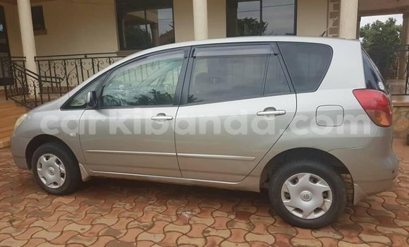 Gura Yakoze Toyota Spacio Silver Imodoka i Kampala mu Uganda Gura Yakoze Toyota Spacio Silver Imodoka i Kampala mu Uganda