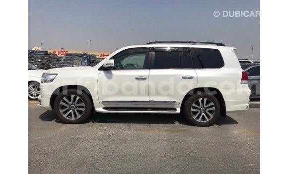 Gura Imported Toyota Land Cruiser White Imodoka i Import - Dubai mu Uganda Gura Imported Toyota Land Cruiser White Imodoka i Import - Dubai mu Uganda
