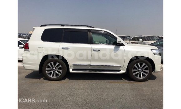 Gura Imported Toyota Land Cruiser White Imodoka i Import - Dubai mu Uganda Gura Imported Toyota Land Cruiser White Imodoka i Import - Dubai mu Uganda