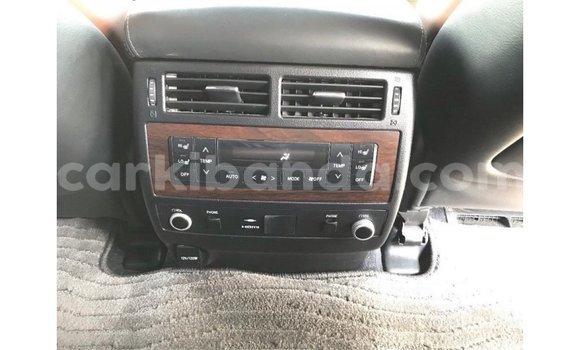 Gura Imported Toyota Land Cruiser White Imodoka i Import - Dubai mu Uganda Gura Imported Toyota Land Cruiser White Imodoka i Import - Dubai mu Uganda