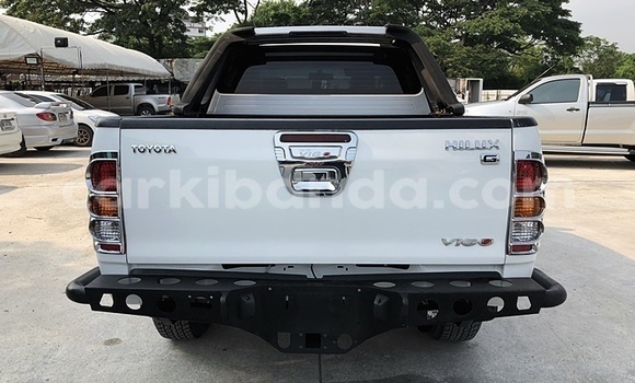 Nunua Ilio tumika Toyota Hilux Nyeupe Gari ndani ya Kampala nchini Uganda Nunua Ilio tumika Toyota Hilux Nyeupe Gari ndani ya Kampala nchini Uganda