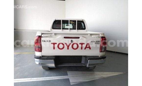Acheter Import Voiture Toyota Hilux Blanc à Import - Dubai, Ouganda Acheter Import Voiture Toyota Hilux Blanc à Import - Dubai, Ouganda