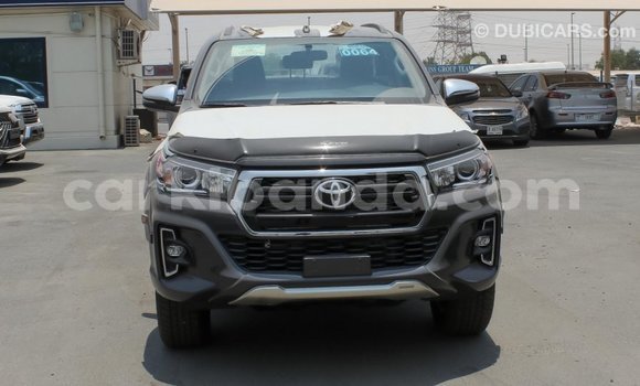 Nunua Imported Toyota Hilux Nyeusi Gari ndani ya Import - Dubai nchini Uganda Nunua Imported Toyota Hilux Nyeusi Gari ndani ya Import - Dubai nchini Uganda
