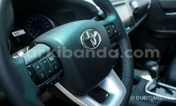 Nunua Imported Toyota Hilux Nyeusi Gari ndani ya Import - Dubai nchini Uganda Nunua Imported Toyota Hilux Nyeusi Gari ndani ya Import - Dubai nchini Uganda