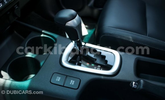 Nunua Imported Toyota Hilux Nyeusi Gari ndani ya Import - Dubai nchini Uganda Nunua Imported Toyota Hilux Nyeusi Gari ndani ya Import - Dubai nchini Uganda