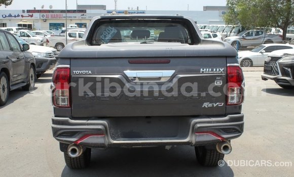 Nunua Imported Toyota Hilux Nyeusi Gari ndani ya Import - Dubai nchini Uganda Nunua Imported Toyota Hilux Nyeusi Gari ndani ya Import - Dubai nchini Uganda