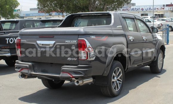 Nunua Imported Toyota Hilux Nyeusi Gari ndani ya Import - Dubai nchini Uganda Nunua Imported Toyota Hilux Nyeusi Gari ndani ya Import - Dubai nchini Uganda