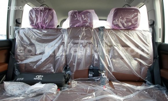 Acheter Import Voiture Toyota Land Cruiser Noir à Import - Dubai, Ouganda Acheter Import Voiture Toyota Land Cruiser Noir à Import - Dubai, Ouganda