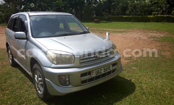 Gura Yakoze Toyota RAV4 Black Imodoka i Kampala mu Uganda Gura Yakoze Toyota RAV4 Black Imodoka i Kampala mu Uganda