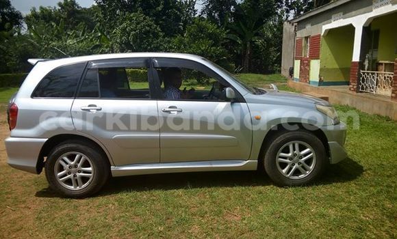 Gura Yakoze Toyota RAV4 Black Imodoka i Kampala mu Uganda Gura Yakoze Toyota RAV4 Black Imodoka i Kampala mu Uganda