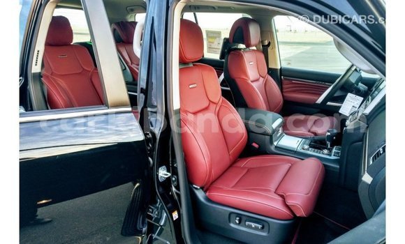 Acheter Import Voiture Toyota Land Cruiser Noir à Import - Dubai, Ouganda Acheter Import Voiture Toyota Land Cruiser Noir à Import - Dubai, Ouganda