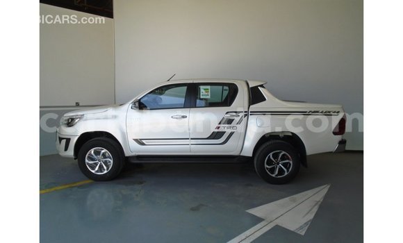 Acheter Import Voiture Toyota Hilux Blanc à Import - Dubai, Ouganda Acheter Import Voiture Toyota Hilux Blanc à Import - Dubai, Ouganda