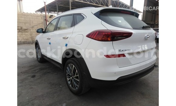 Gura Imported Hyundai Tucson White Imodoka i Import - Dubai mu Uganda Gura Imported Hyundai Tucson White Imodoka i Import - Dubai mu Uganda