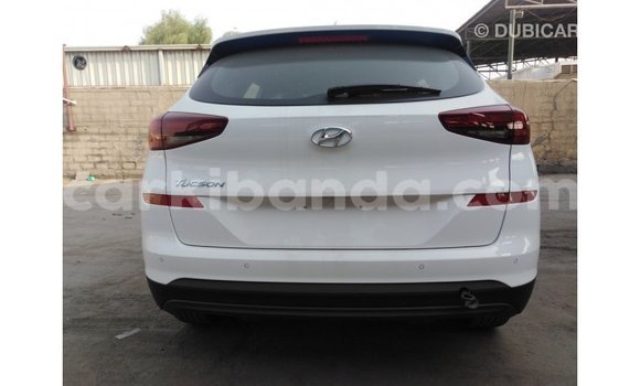 Gura Imported Hyundai Tucson White Imodoka i Import - Dubai mu Uganda Gura Imported Hyundai Tucson White Imodoka i Import - Dubai mu Uganda