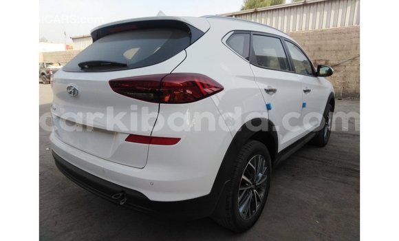 Gura Imported Hyundai Tucson White Imodoka i Import - Dubai mu Uganda Gura Imported Hyundai Tucson White Imodoka i Import - Dubai mu Uganda