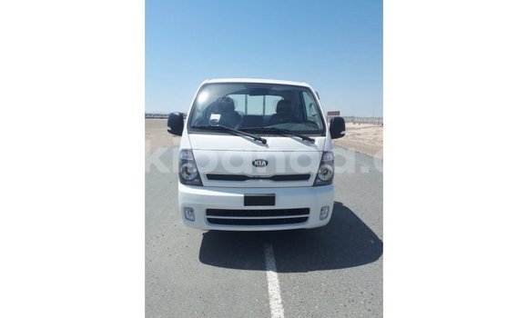 Gura Imported Kia Carens White Imodoka i Import - Dubai mu Uganda Gura Imported Kia Carens White Imodoka i Import - Dubai mu Uganda