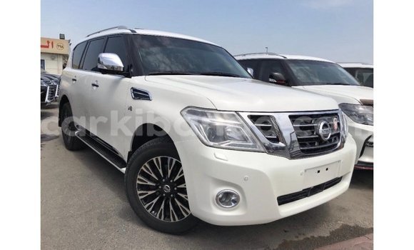Nunua Imported Nissan Patrol Nyeupe Gari ndani ya Import - Dubai nchini Uganda Nunua Imported Nissan Patrol Nyeupe Gari ndani ya Import - Dubai nchini Uganda