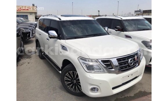 Nunua Imported Nissan Patrol Nyeupe Gari ndani ya Import - Dubai nchini Uganda Nunua Imported Nissan Patrol Nyeupe Gari ndani ya Import - Dubai nchini Uganda