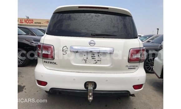 Nunua Imported Nissan Patrol Nyeupe Gari ndani ya Import - Dubai nchini Uganda Nunua Imported Nissan Patrol Nyeupe Gari ndani ya Import - Dubai nchini Uganda
