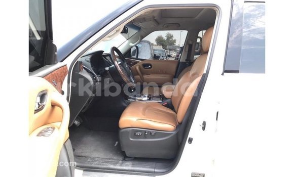 Nunua Imported Nissan Patrol Nyeupe Gari ndani ya Import - Dubai nchini Uganda Nunua Imported Nissan Patrol Nyeupe Gari ndani ya Import - Dubai nchini Uganda
