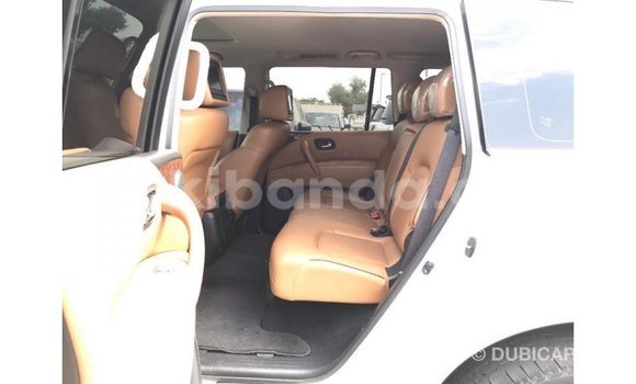 Nunua Imported Nissan Patrol Nyeupe Gari ndani ya Import - Dubai nchini Uganda Nunua Imported Nissan Patrol Nyeupe Gari ndani ya Import - Dubai nchini Uganda