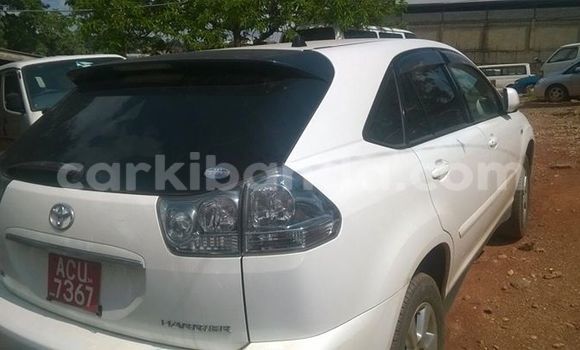 Gura Yakoze Toyota Harrier Black Imodoka i Kampala mu Uganda Gura Yakoze Toyota Harrier Black Imodoka i Kampala mu Uganda