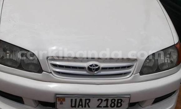 Gura Yakoze Toyota IST Black Imodoka i Kampala mu Uganda Gura Yakoze Toyota IST Black Imodoka i Kampala mu Uganda