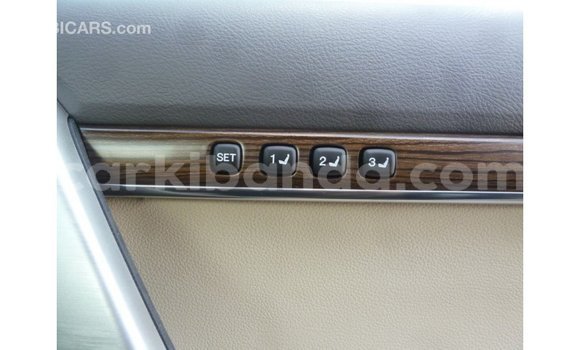 Nunua Imported Toyota Land Cruiser Nyeusi Gari ndani ya Import - Dubai nchini Uganda Nunua Imported Toyota Land Cruiser Nyeusi Gari ndani ya Import - Dubai nchini Uganda