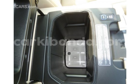 Nunua Imported Toyota Land Cruiser Nyeusi Gari ndani ya Import - Dubai nchini Uganda Nunua Imported Toyota Land Cruiser Nyeusi Gari ndani ya Import - Dubai nchini Uganda