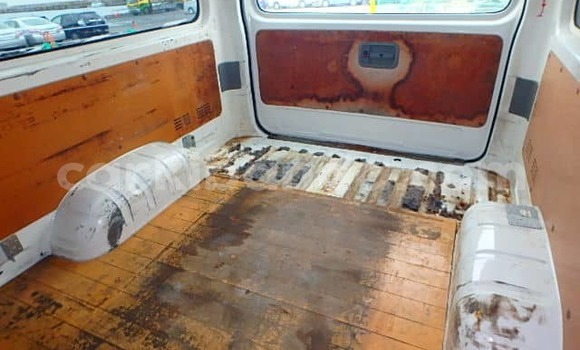 Acheter Neuf Voiture Toyota Hiace Gris à Kampala, Ouganda Acheter Neuf Voiture Toyota Hiace Gris à Kampala, Ouganda