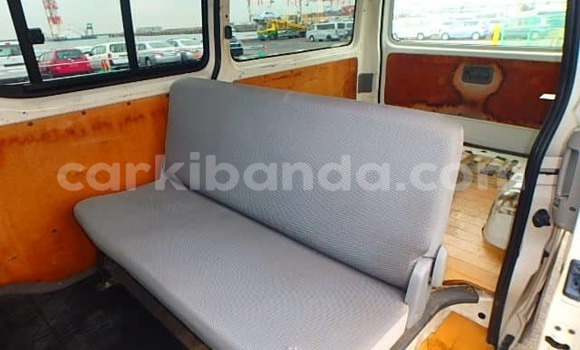 Acheter Neuf Voiture Toyota Hiace Gris à Kampala, Ouganda Acheter Neuf Voiture Toyota Hiace Gris à Kampala, Ouganda