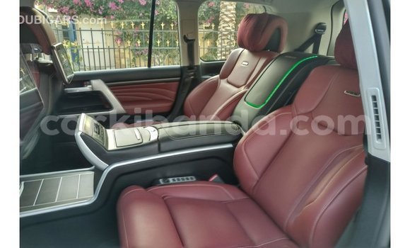 Acheter Import Voiture Toyota Land Cruiser Noir à Import - Dubai, Ouganda Acheter Import Voiture Toyota Land Cruiser Noir à Import - Dubai, Ouganda