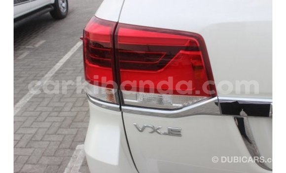 Acheter Import Voiture Toyota Land Cruiser Blanc à Import - Dubai, Ouganda Acheter Import Voiture Toyota Land Cruiser Blanc à Import - Dubai, Ouganda