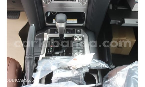 Acheter Import Voiture Toyota Land Cruiser Blanc à Import - Dubai, Ouganda Acheter Import Voiture Toyota Land Cruiser Blanc à Import - Dubai, Ouganda
