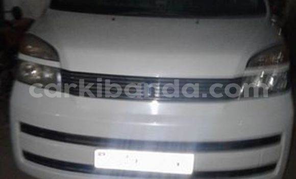 Gura Yakoze Toyota Noah Black Imodoka i Kampala mu Uganda Gura Yakoze Toyota Noah Black Imodoka i Kampala mu Uganda