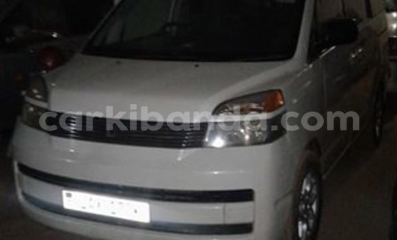 Gura Yakoze Toyota Noah Black Imodoka i Kampala mu Uganda Gura Yakoze Toyota Noah Black Imodoka i Kampala mu Uganda