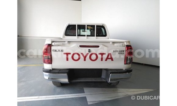 Acheter Import Voiture Toyota Hilux Blanc à Import - Dubai, Ouganda Acheter Import Voiture Toyota Hilux Blanc à Import - Dubai, Ouganda