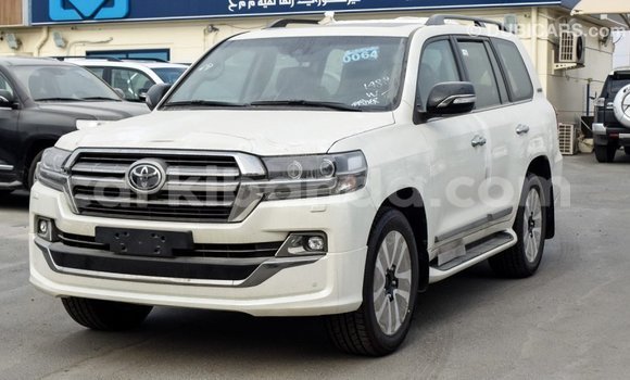 Gura Imported Toyota Land Cruiser White Imodoka i Import - Dubai mu Uganda Gura Imported Toyota Land Cruiser White Imodoka i Import - Dubai mu Uganda